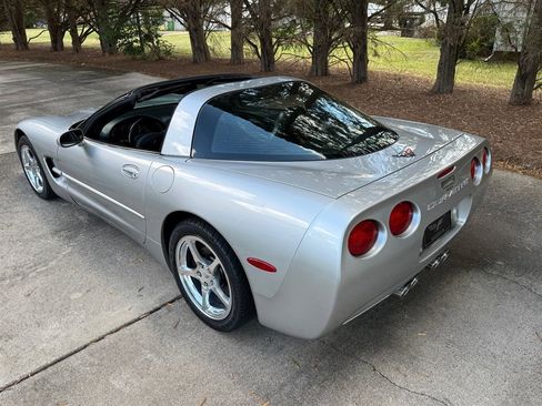 Used 2004 Chevrolet Corvette Coupe w/ Preferred Equipment Group image 27