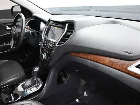 Used 2018 Hyundai Santa Fe Limited image 21