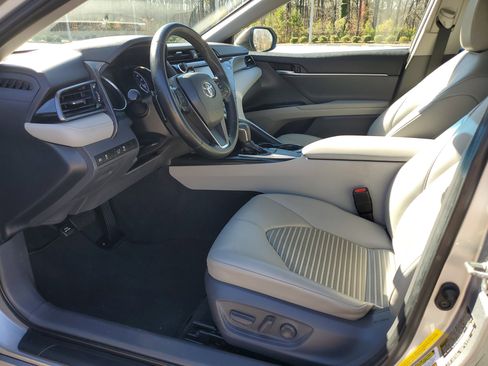 Used 2019 Toyota Camry SE image 16