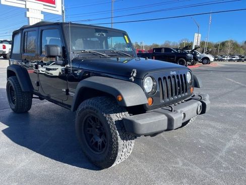 Used 2013 Jeep Wrangler Unlimited Sport image 2
