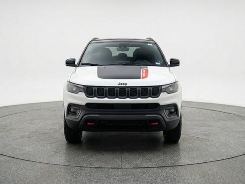 Used 2025 Jeep Compass Trailhawk AWD/4WD image 2