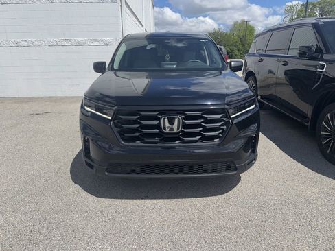 Used 2023 Honda Pilot LX image 2