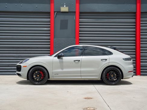 Used 2023 Porsche Cayenne GTS AWD/4WD image 9