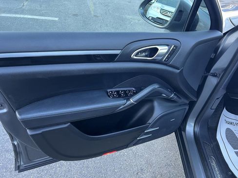 Used 2016 Porsche Cayenne S w/ Premium Package image 19