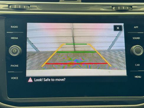 Used 2024 Volkswagen Tiguan SE image 17