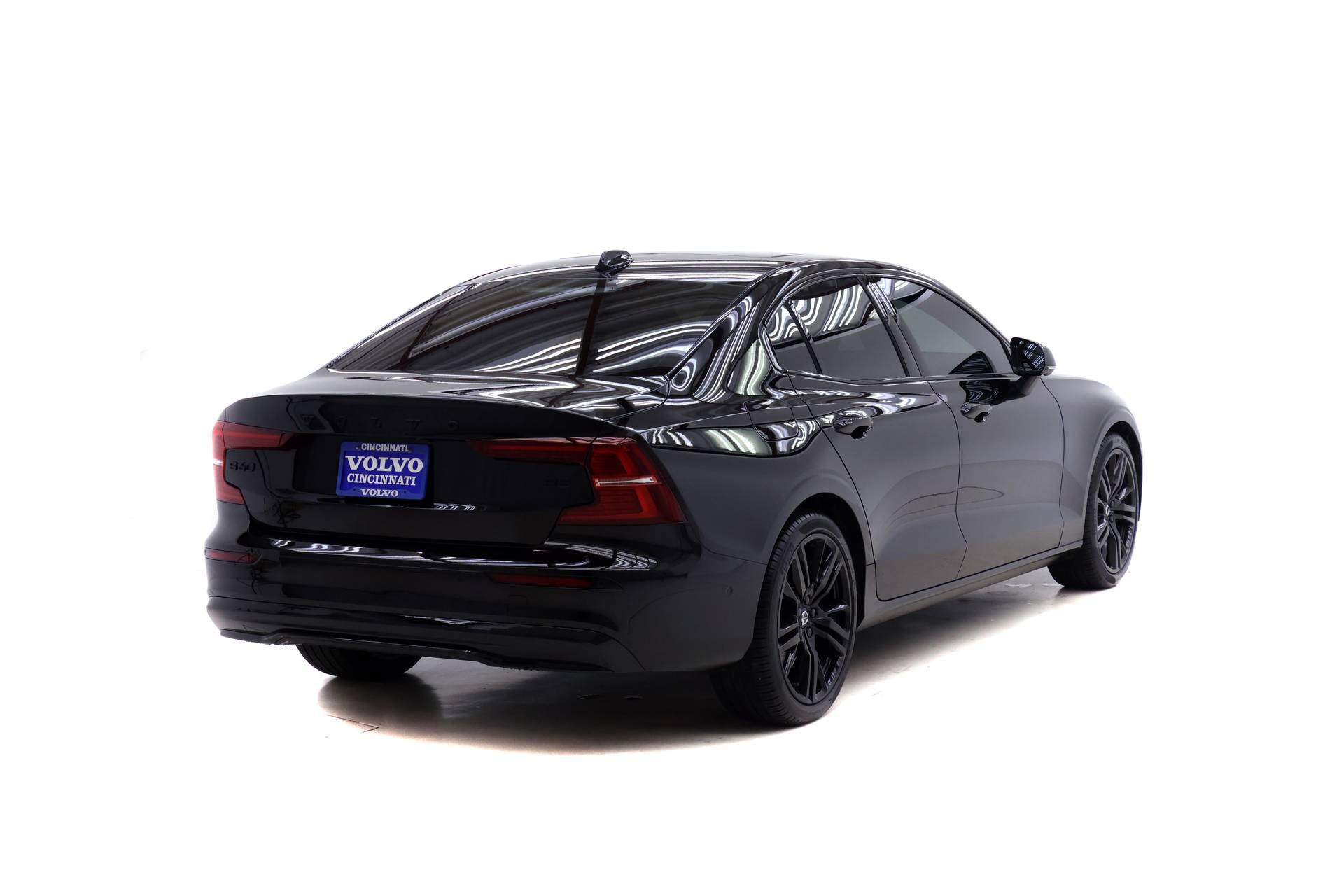Used 2024 Volvo S60 B5 Plus FWD image 4