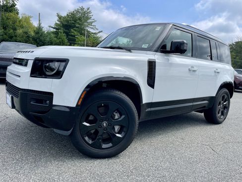 Certified 2025 Land Rover Defender 110 X-Dynamic SE AWD/4WD image 36