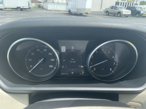 Used 2017 Land Rover Discovery HSE AWD/4WD image 19