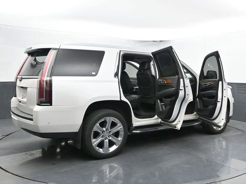 Used 2017 Cadillac Escalade Luxury AWD/4WD image 38