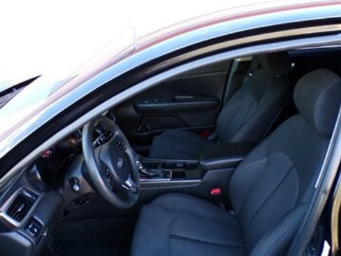 Used 2018 Kia Optima LX w/ 17" Alloy Wheels Package FWD image 15