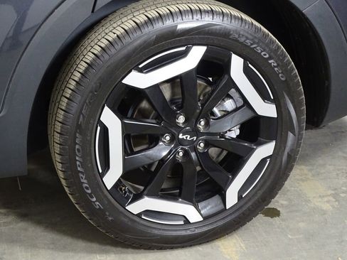 Used 2024 Kia Telluride EX w/ EX Captain's Chair Package image 46