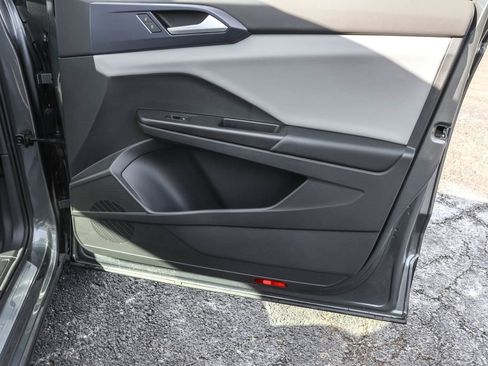 Certified 2022 Volkswagen Taos SE image 39