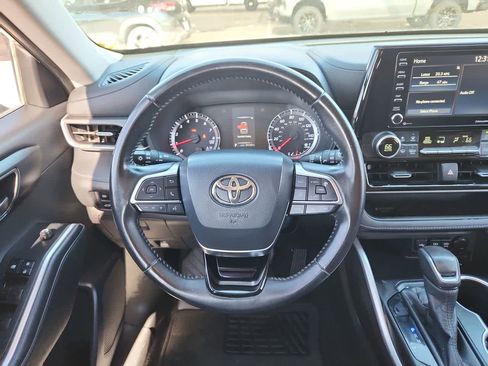 Used 2020 Toyota Highlander L image 19