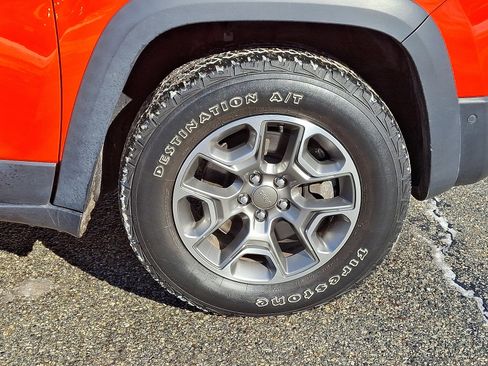 Used 2021 Jeep Cherokee Trailhawk w/ Sun, Sound & Nav Group image 9