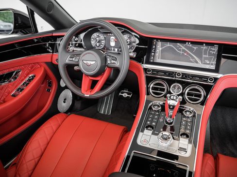 Used 2023 Bentley Continental GT V8 image 25
