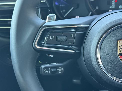 Certified 2025 Porsche Macan AWD/4WD image 26
