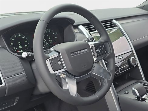 New 2026 Land Rover Discovery Limited Edition image 18