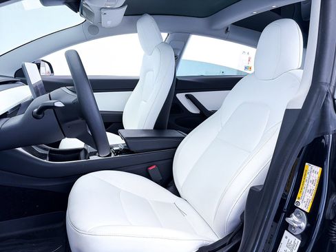 Used 2020 Tesla Model 3 Performance image 18