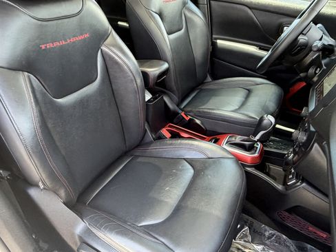 Used 2018 Jeep Renegade Trailhawk AWD/4WD image 11