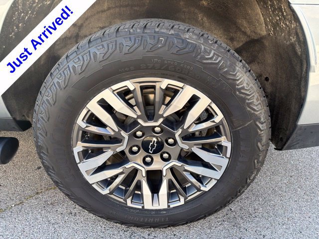 Used 2025 Chevrolet Suburban Z71 AWD/4WD image 17