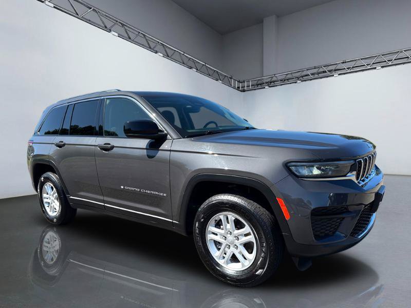 Used 2023 Jeep Grand Cherokee Laredo AWD/4WD image 9