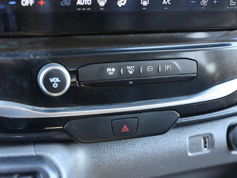 Used 2023 Ford Transit 350 XLT image 28