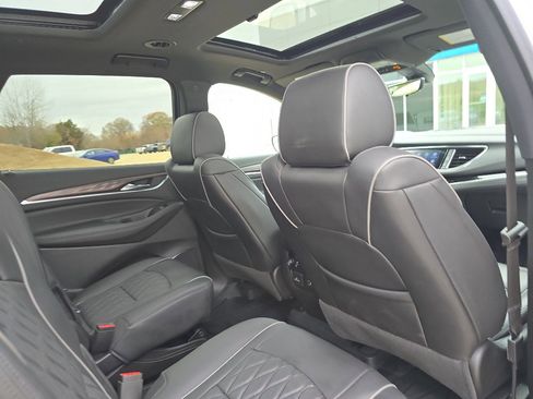 Used 2022 Buick Enclave Avenir w/ Avenir Technology Package image 17