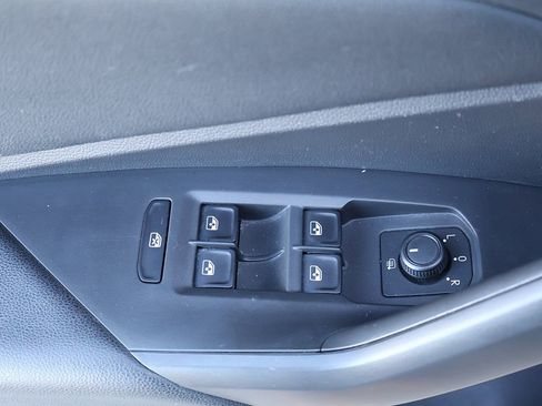 Used 2019 Volkswagen Jetta GLI FWD image 38