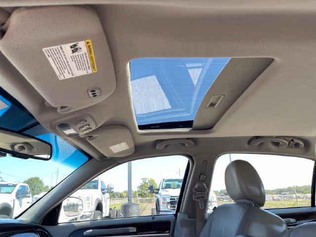 Used 2007 Lincoln Town Car Signature Limited RWD image 25
