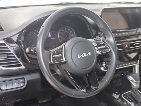 Used 2023 Kia Seltos EX image 6