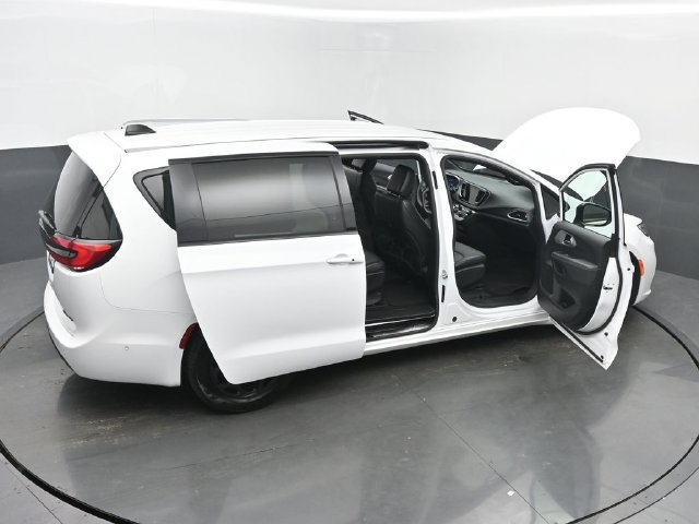 Used 2024 Chrysler Pacifica Limited FWD image 65