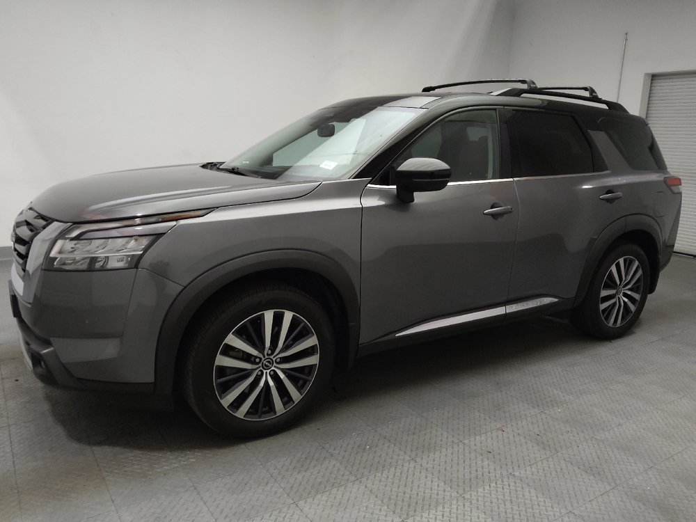 Used 2022 Nissan Pathfinder Platinum w/ Cargo Package FWD image 2