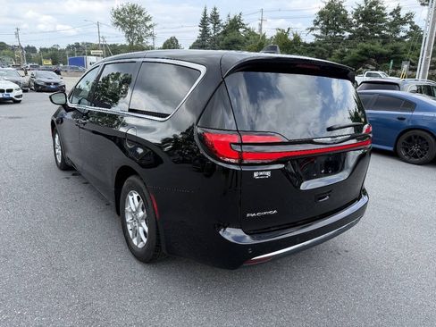 Used 2025 Chrysler Pacifica Select FWD image 6