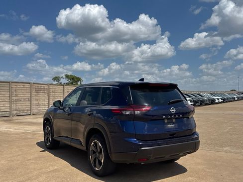 Certified 2025 Nissan Rogue SV FWD image 17