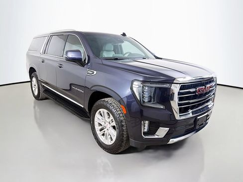 Used 2024 GMC Yukon XL SLT w/ SLT Luxury Package AWD/4WD image 4