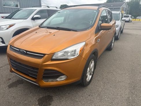 Used 2016 Ford Escape SE w/ Equipment Group 201A AWD/4WD image 1