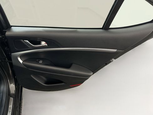 Used 2025 Genesis G70 2.5T image 31