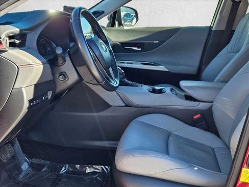 Used 2021 Toyota Venza Limited image 16