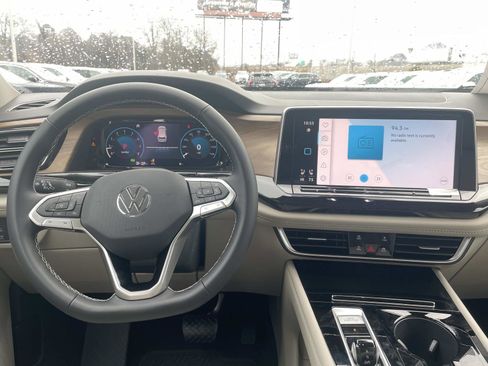 New 2026 Volkswagen Atlas SE FWD image 16