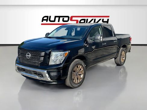 Used 2024 Nissan Titan SV w/ SV Convenience Package image 3