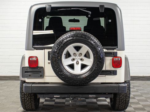 Used 2005 Jeep Wrangler Rubicon AWD/4WD image 4