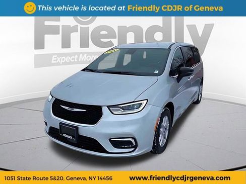 New 2026 Chrysler Pacifica Select FWD image 1