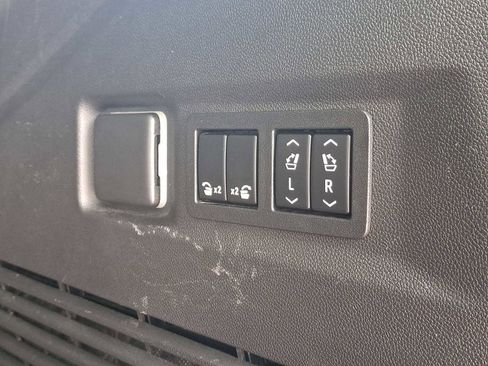 Used 2022 GMC Yukon SLT w/ SLT Premium Package image 37