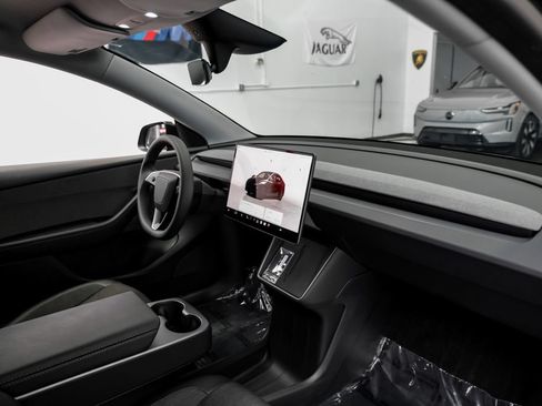 Used 2026 Tesla Model Y 2WD image 14
