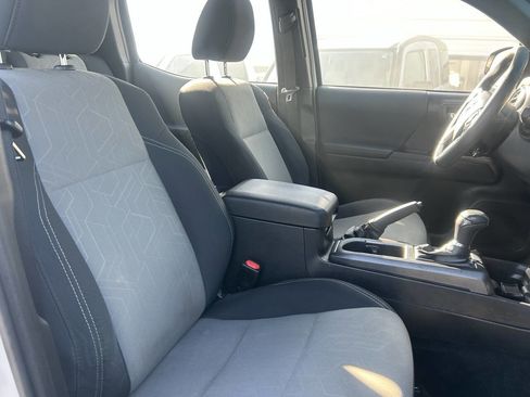 Used 2020 Toyota Tacoma TRD Sport image 14