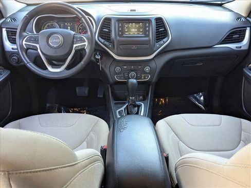 Used 2015 Jeep Cherokee Latitude image 16