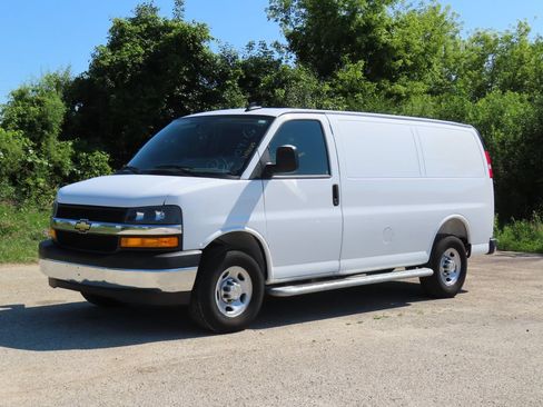 Used 2025 Chevrolet Express 2500 w/ Driver Convenience Package RWD image 8