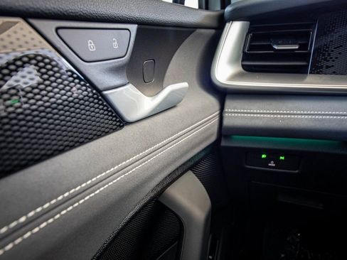 New 2026 Volkswagen Tiguan SE image 31