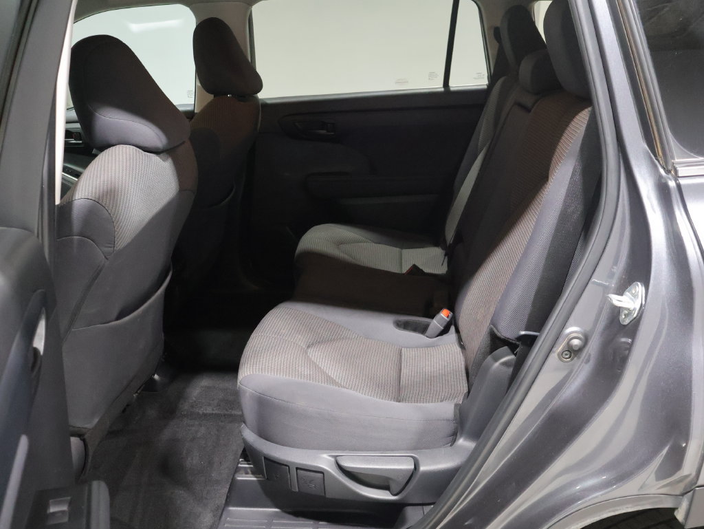 Used 2024 Toyota Highlander LE FWD image 18
