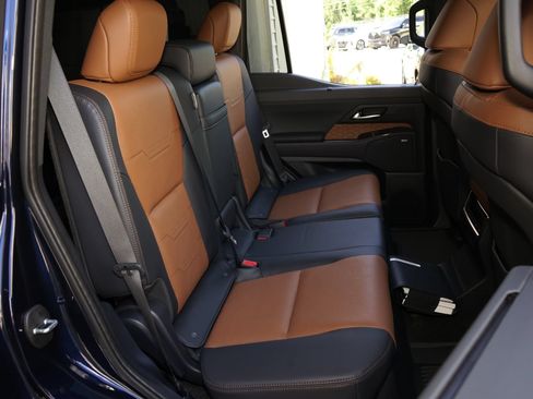 Used 2026 Lexus GX 550 w/ Cold Area Package AWD/4WD image 15